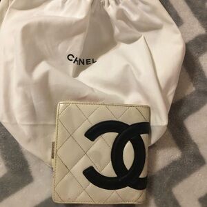 100% Authentic Vintage CHANEL Cream and Black Quilted Wallet
